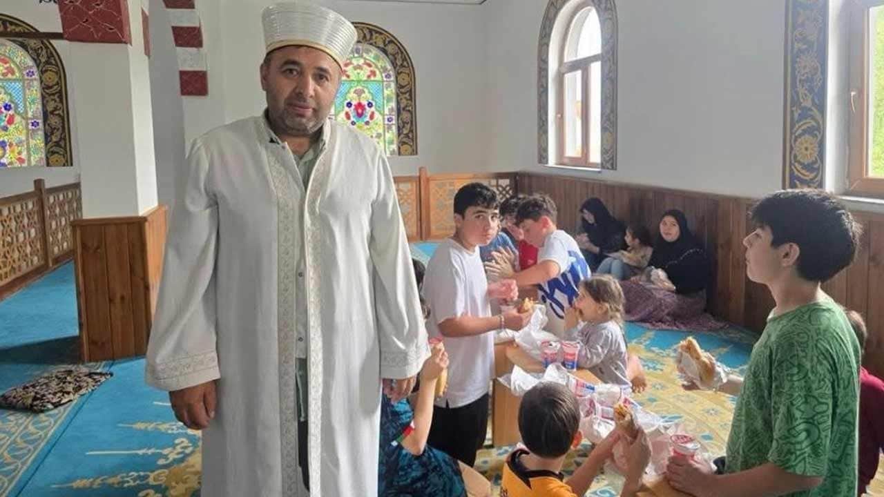 Cüzü bitirip Kur'an'a geçen miniklere ikram