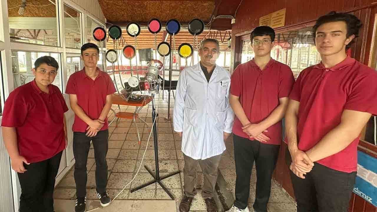 Daha başlamadan engelleyecek: Öğrencilerden yangın savar sistem