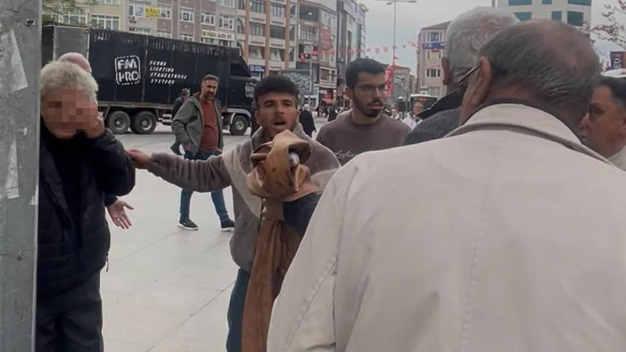 Dedeler parkta buluşup kavga etti! Kanlar içinde kaldılar
