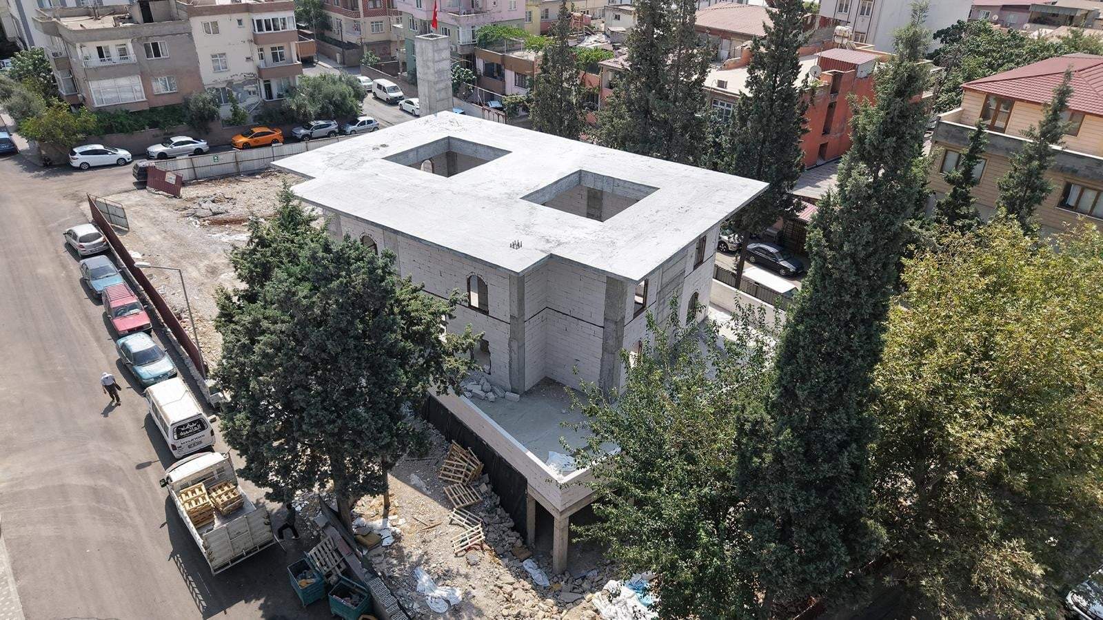 Depremde Hasar Alarak Yıkılan Fatma Gölcü Camii, Hızla Yükseliyor