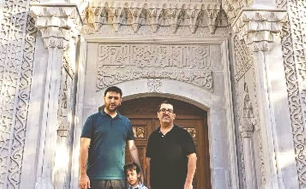 Doç. Dr. Şahnur Yaprak Camii gün sayıyor