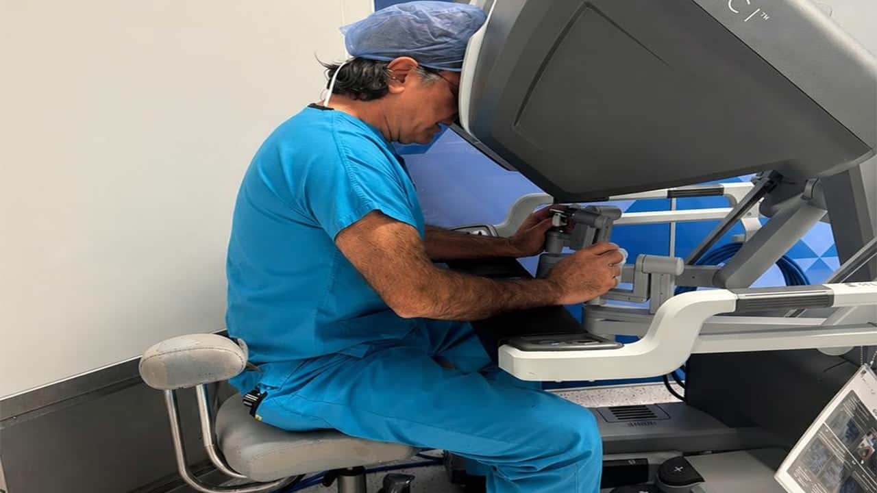 Dünyanın her yerinden izlenecek Türk doktordan canlı yayında ameliyat