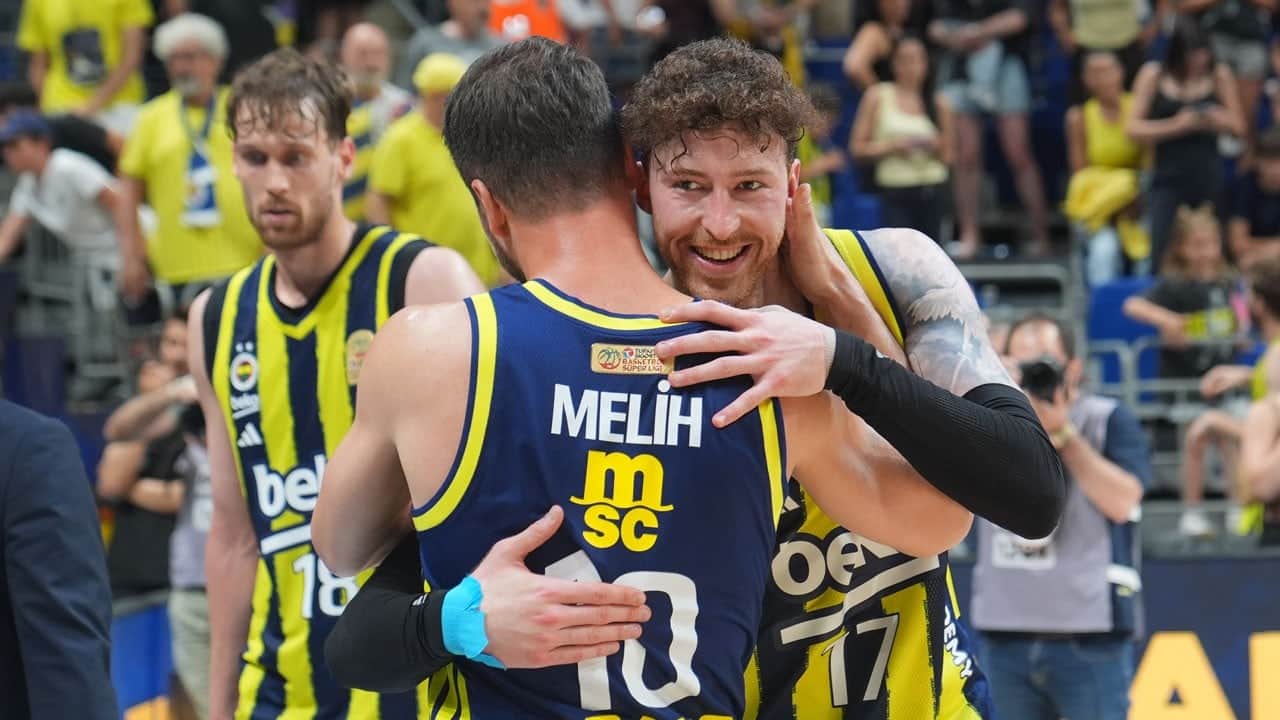 Durumu eşitledi! Fenerbahçe Beko final serisine döndü