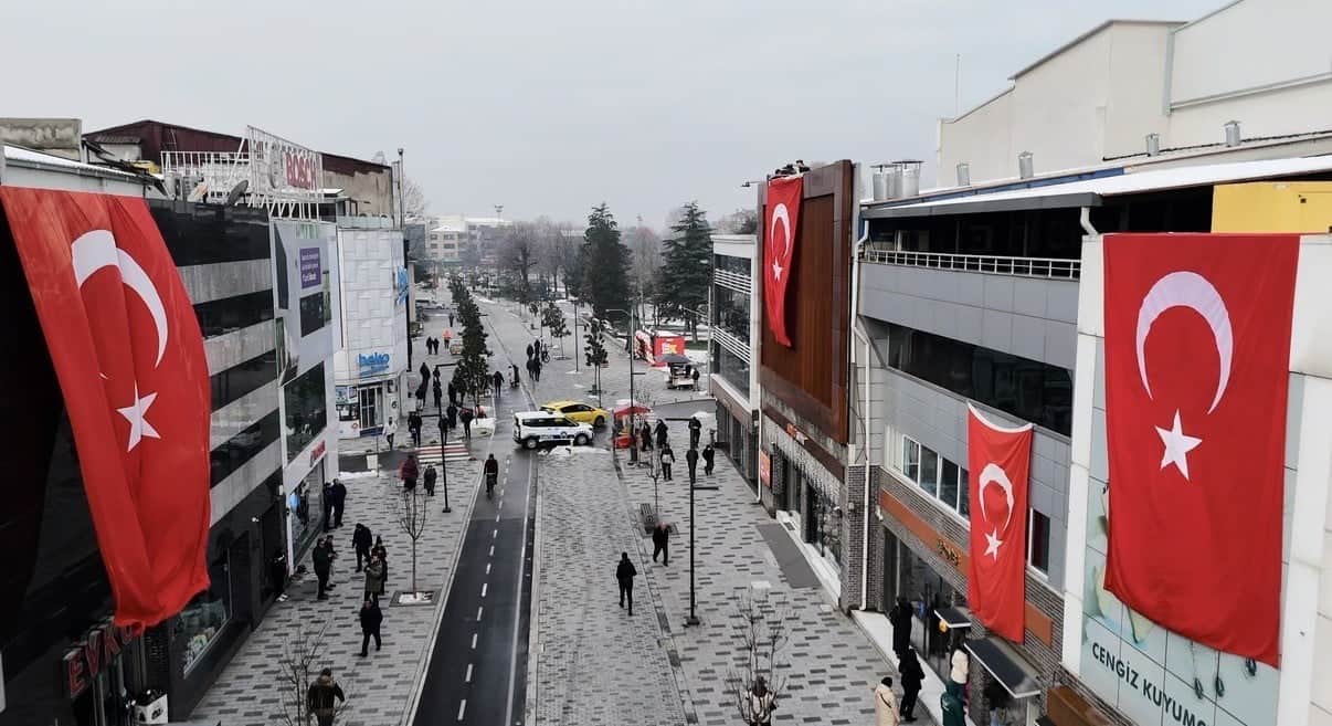 Düzce'den alçak provokasyona tokat gibi cevap! Şehir kırmızı beyaza büründü!