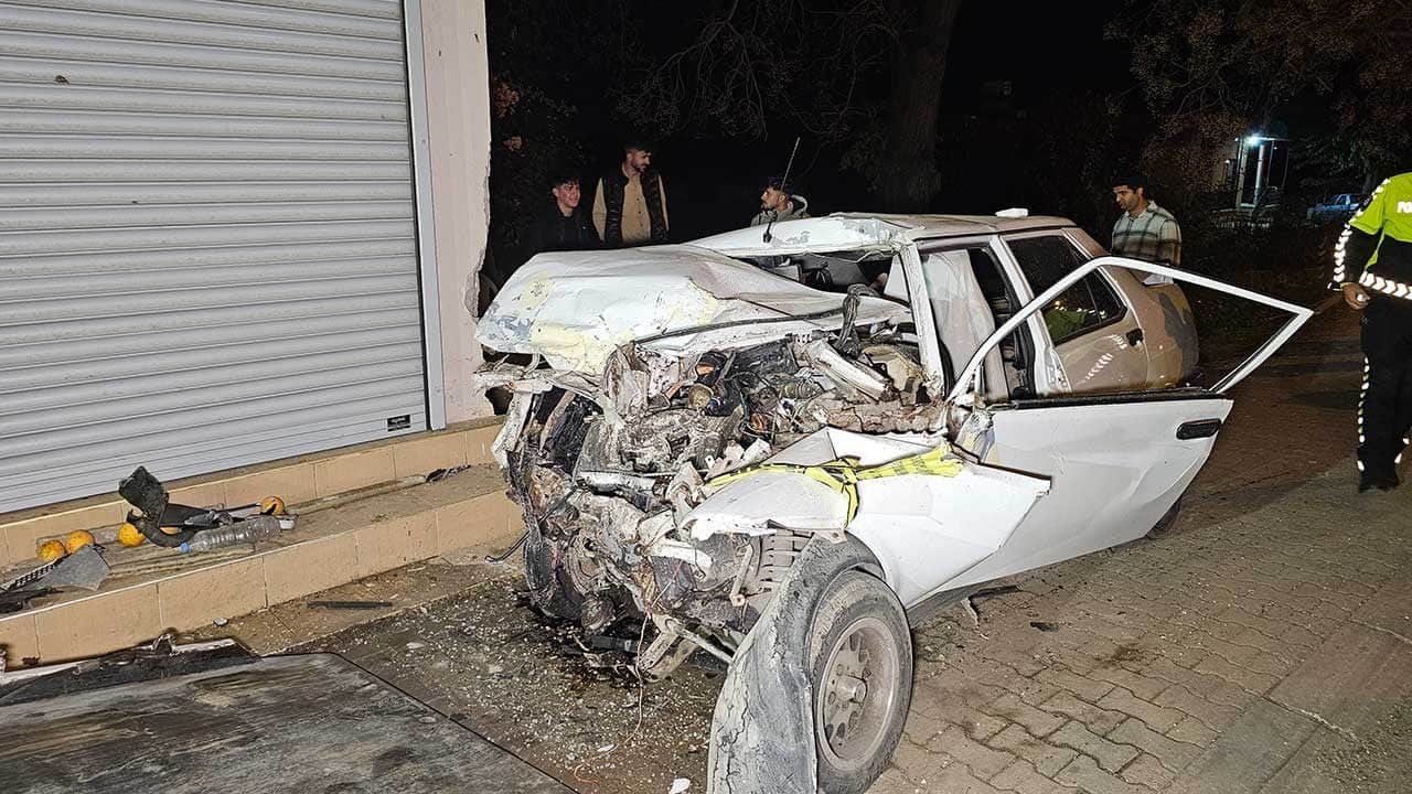 Ehliyetsiz sürücü ve arkadaşı feci kazada öldü