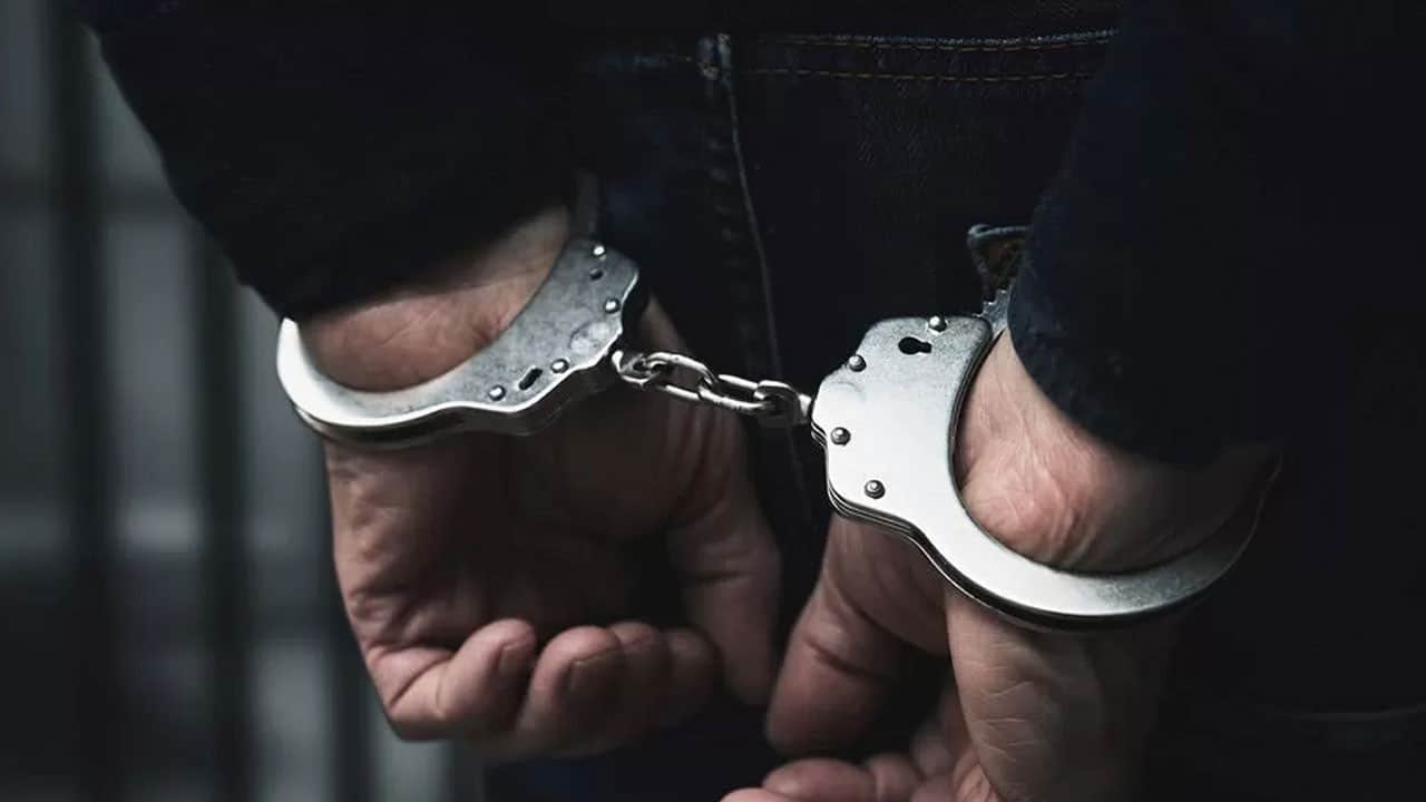 'En büyük destekçisi karısı' iddiası! Tacizci tiyatrocu tutuklandı