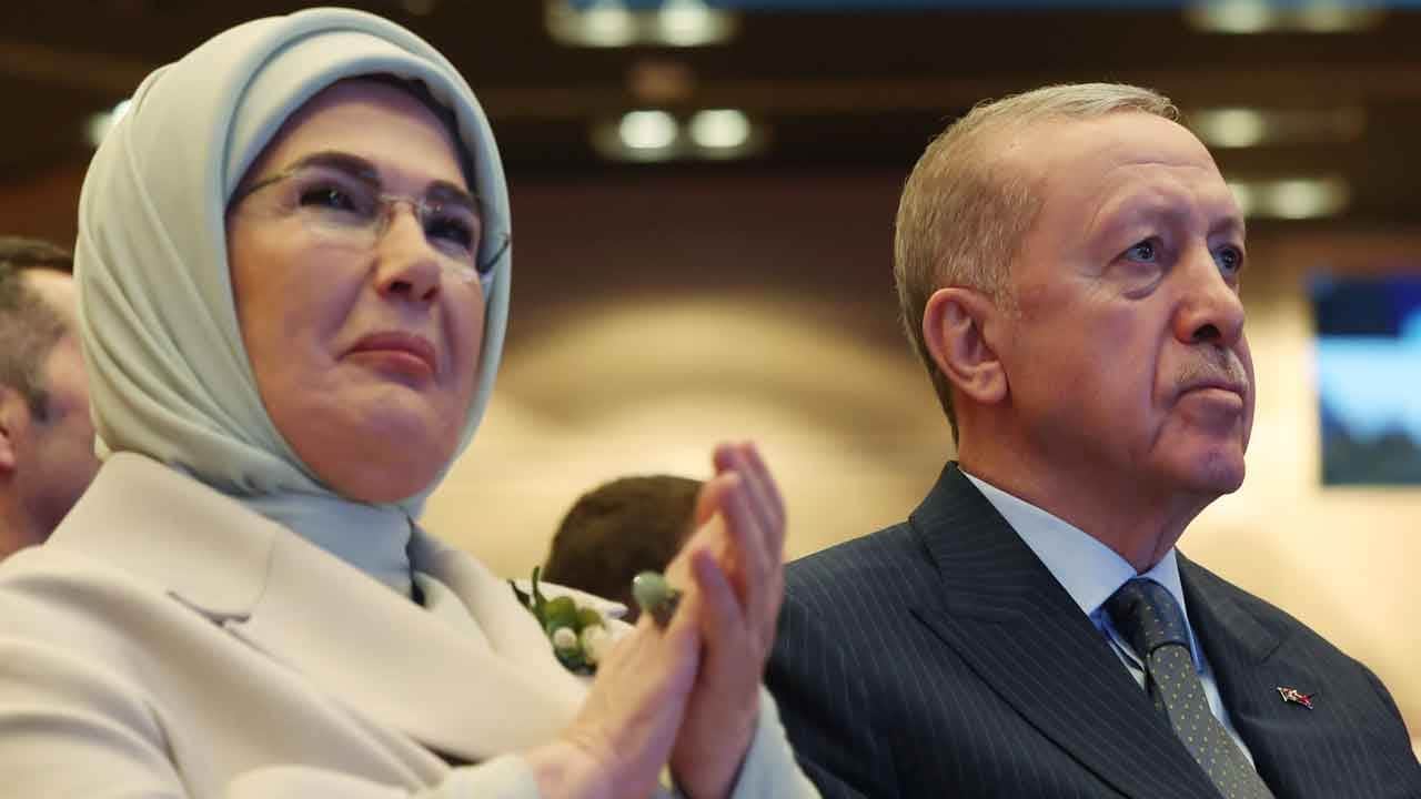 Erdoğan'dan AK Partili kadınlara jest