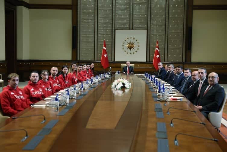 Erdoğan'dan madalya kazanan sporculara tebrik: "Türkiye bir spor devrimi yaşamıştır"