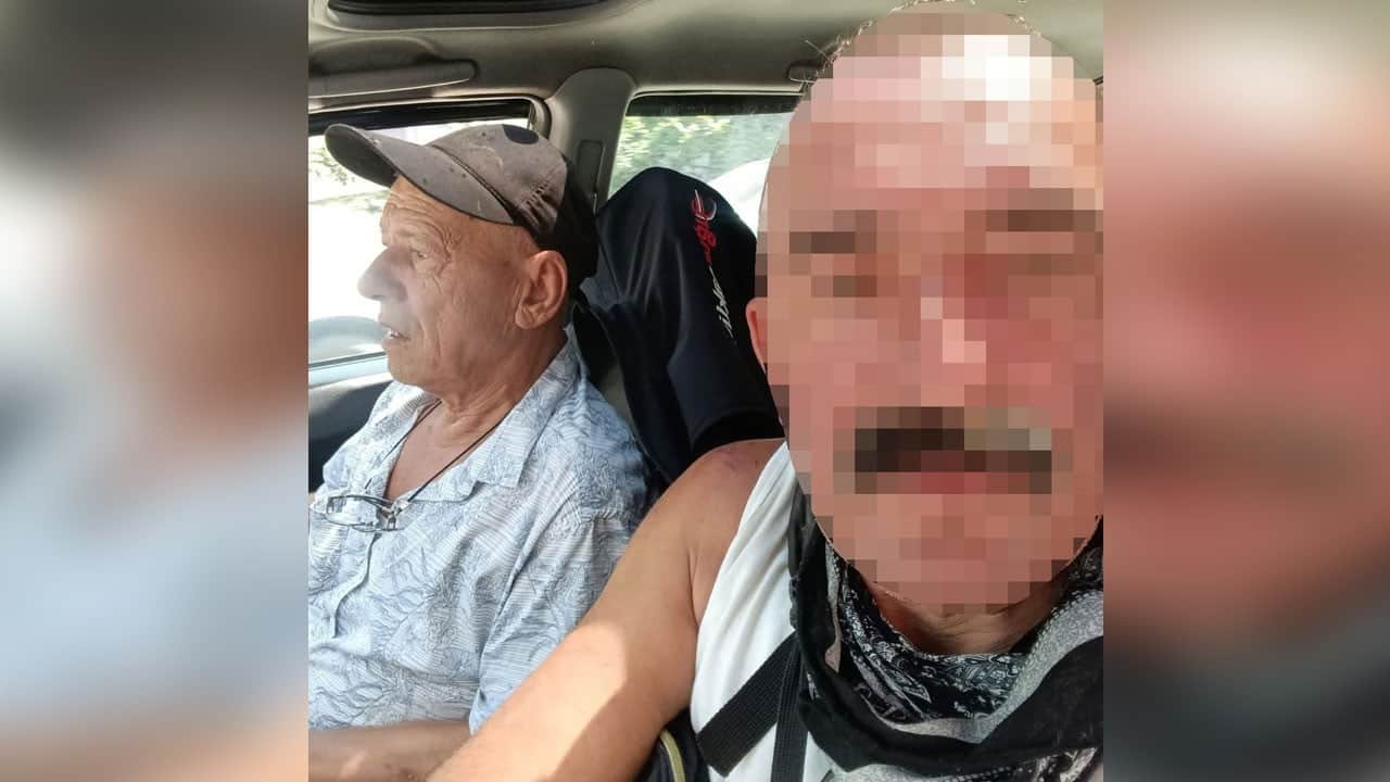 Ev arkadaşını kafasını çekiçle ezerek öldürdü