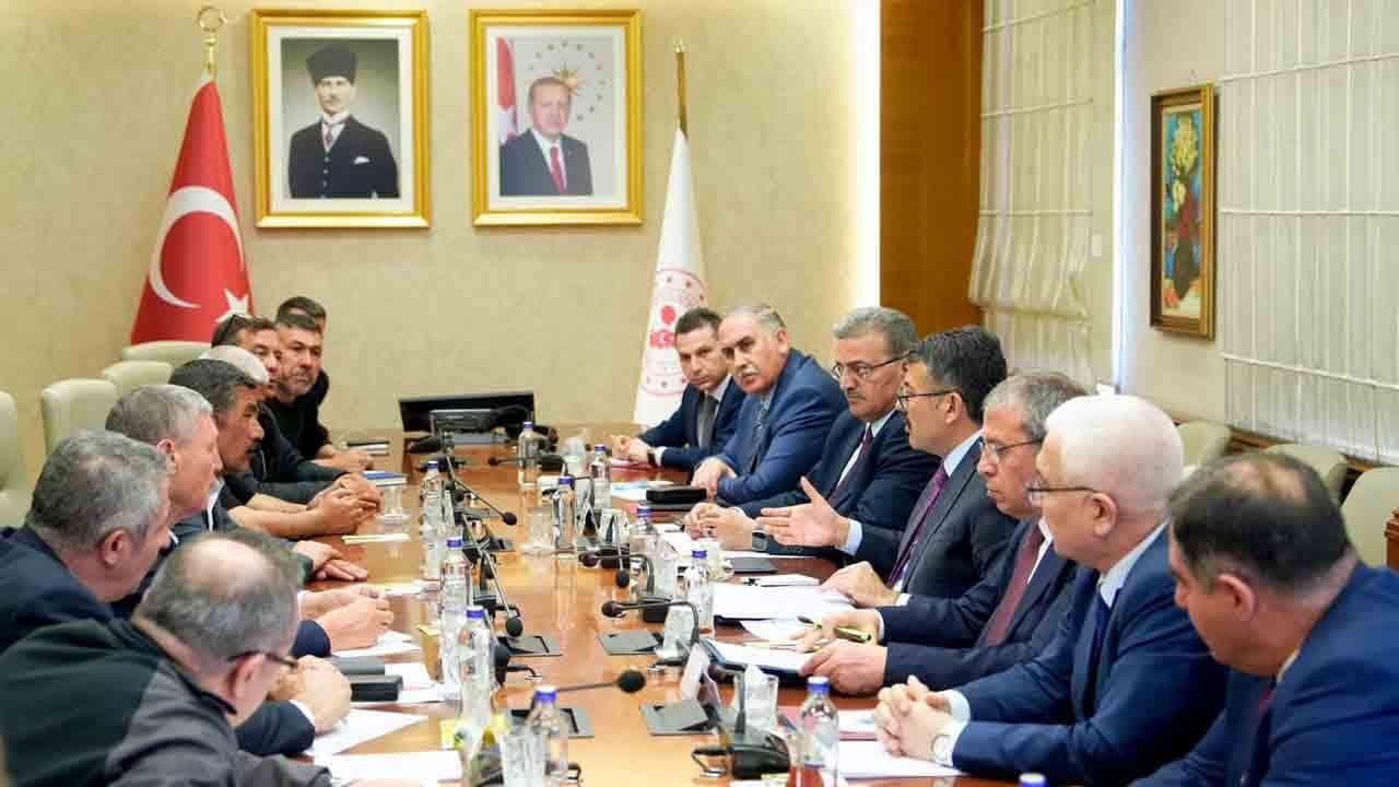 Eylem yapan madencilerden sevindirici haber! Maden İşçileri işverenlerle uzlaşarak eylemi sonlandırdı