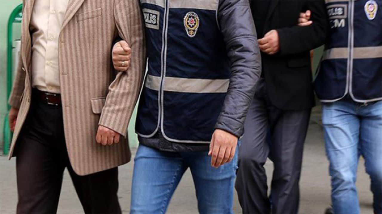 FETÖ'nün akademisyen yapılanmasına operasyonda 2 kişi tutuklandı