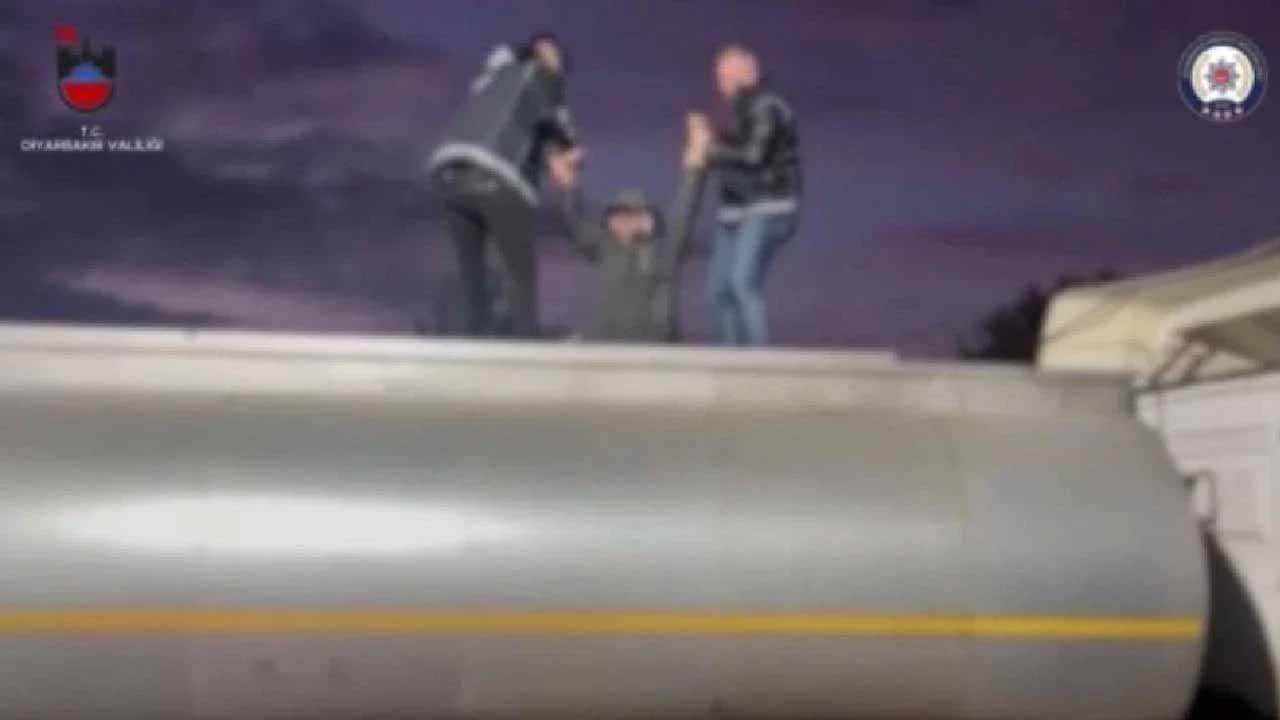 Foseptik tankerinden insan çıktı! Atık tankerine gizlenen 32 göçmen polisin dikkati sayesinde kurtarıldı