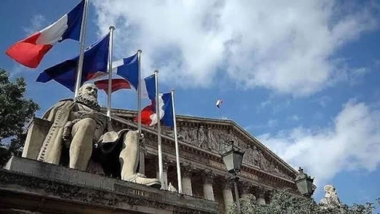 Fransa'yı aşırı sıcaklar çarptı Kamusal alanlarda alkol yasağı çağrısı