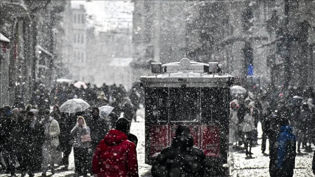 Gece kar yağışı devam eder mi? Yarın, Salı günü kar yağacak mı? Doğu Karadeniz beyaza gömülecek...