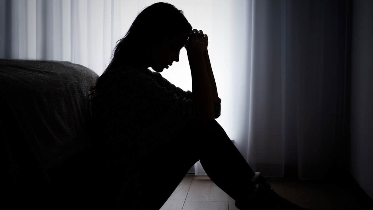 Geçici değilse ciddiye alın! Depresyon sanıldığı gibi "sadece mutsuzluk" değil