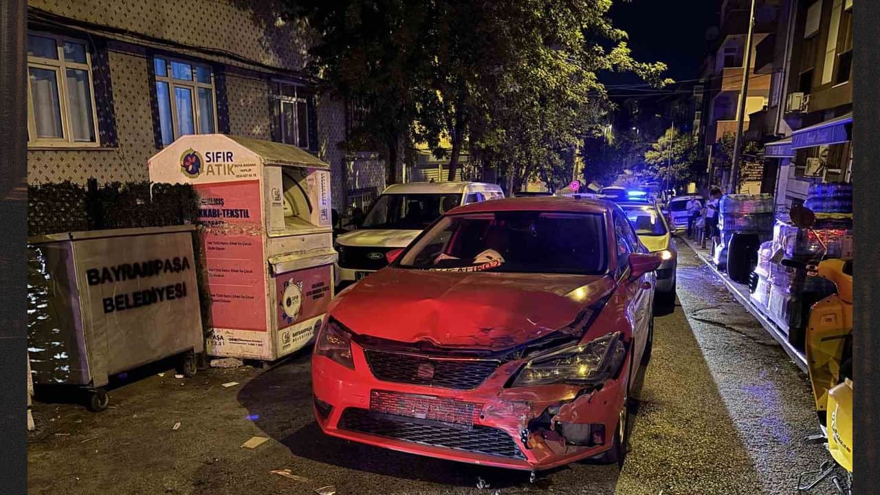 Hasta taşıyan ambulans otomobil ile çarpıştı