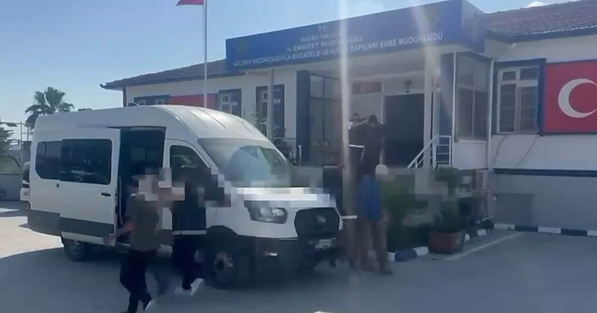 Hatay Kumlu-Akkuyu'da göçmen operasyonu: 8 kaçak yakalandı, 4 organizatör tutuklandı