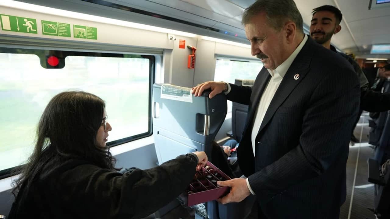 Hızlı trende Destici sürprizi