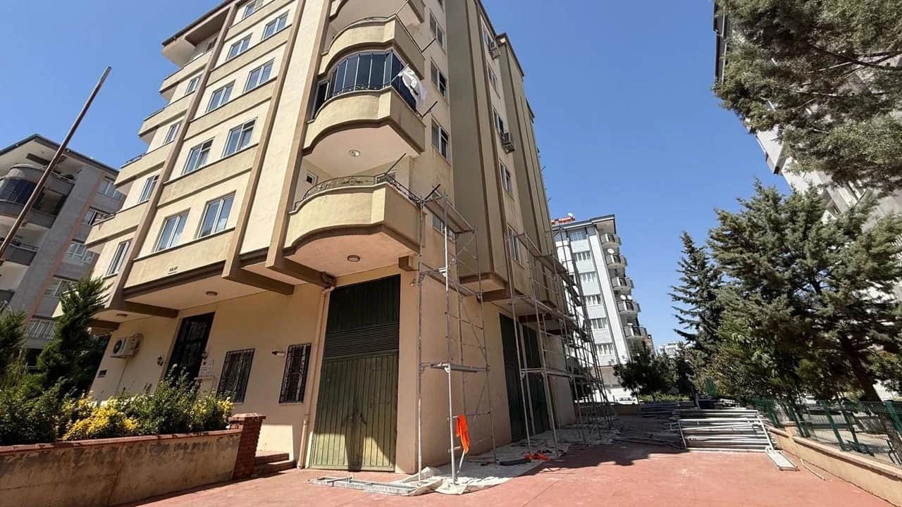 İnşaat iskelesinden düşen işçi hayatını kaybetti!