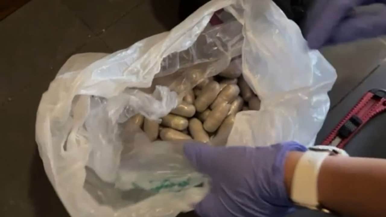 İran uyruklu şahıs gözaltında! Bedenine 83 kapsül eroin gizlemiş