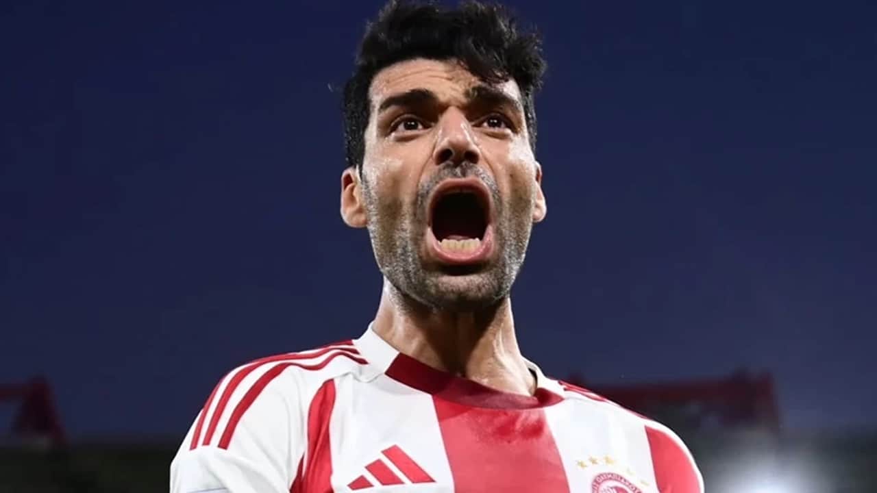 İranlı yıldız futbolcu savaşmak için orduya katılmaya karar verdi!