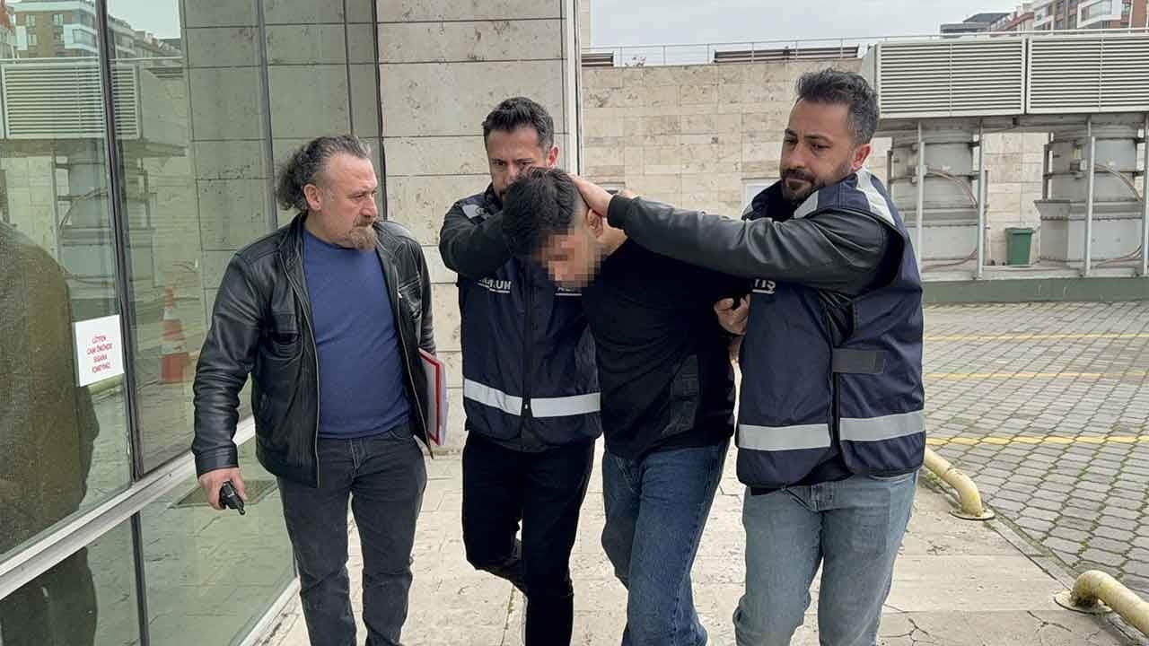 İş yerindeki küfürleşme kanlı bitti! İş arkadaşını kalbinden bıçaklayan uyuşturucu sabıkalı şahıs adliyeye sevk edildi
