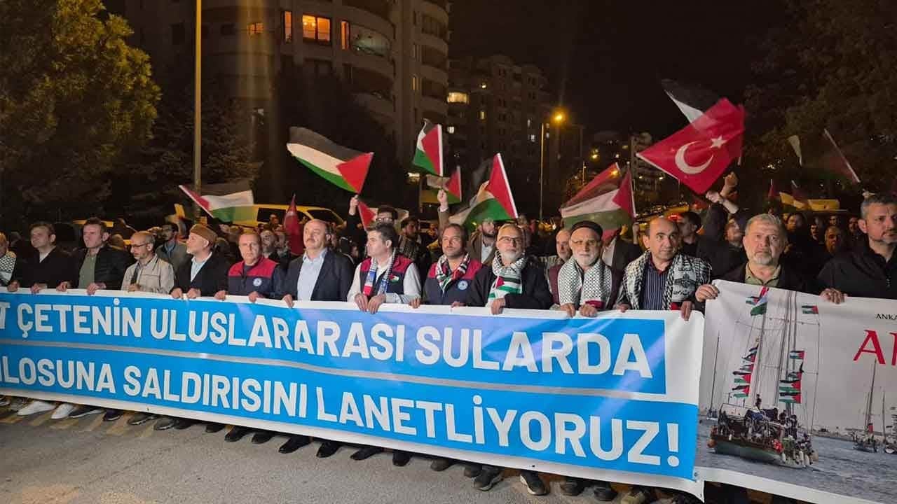 İsrail'den açık denizde korsan saldırı! Sumud Filosu'na vahşi müdahale ABD Büyükelçiliği önünde lanetlendi!