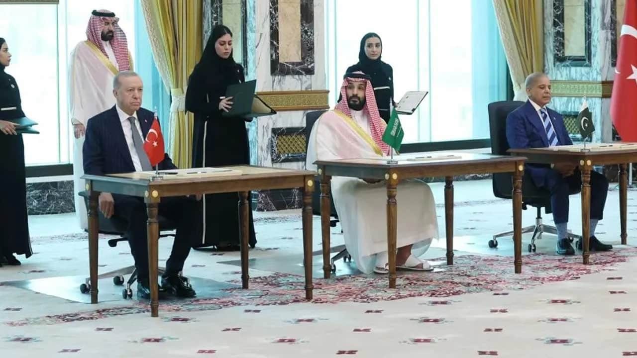 İstanbul Stratejik Düşünce Eğitim Sağlık ve Araştırmalar Vakfı Başkanı Mustafa Şatıroğlu: Ağustos ve Turkuaz!