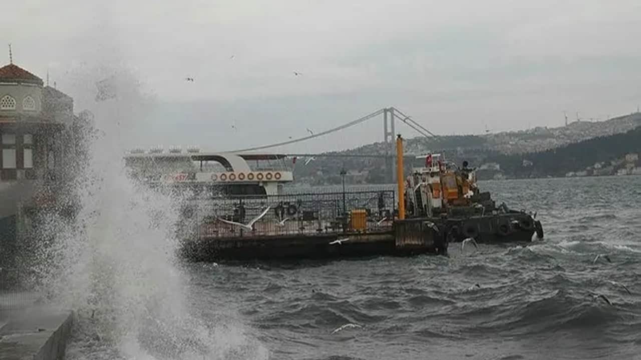 İstanbul'da tüm vapur seferleri iptal edildi