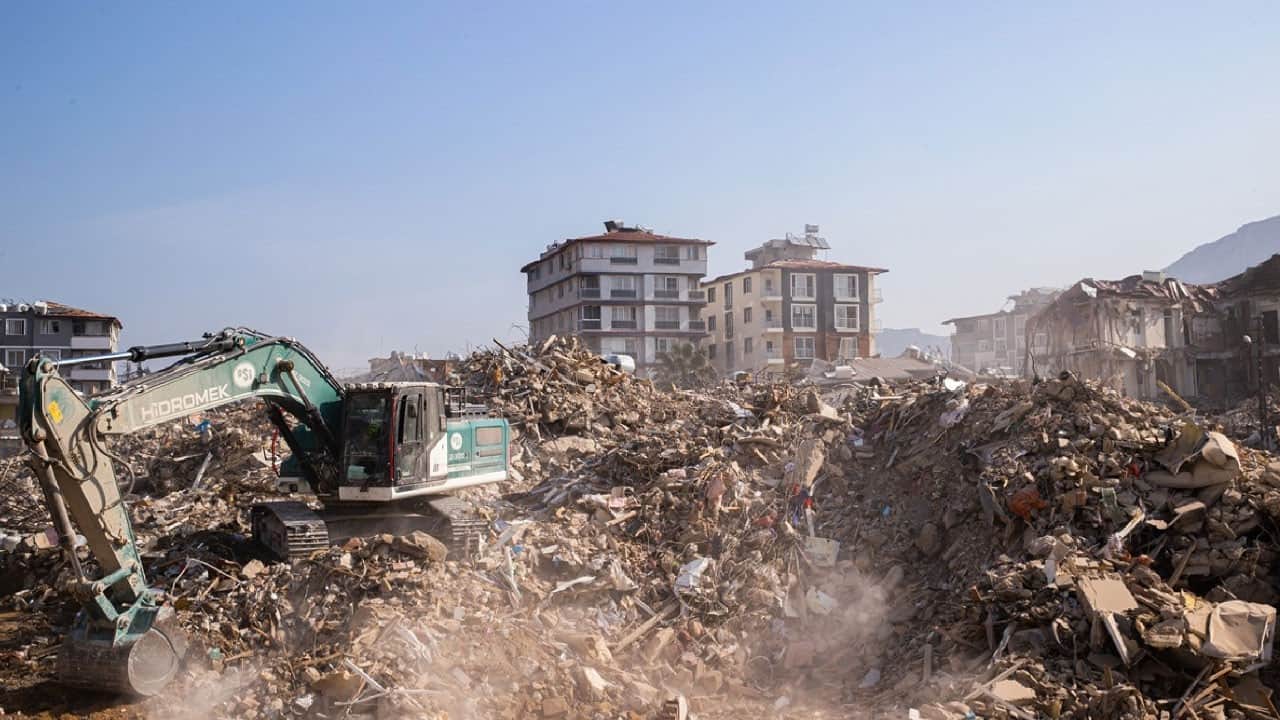 Japonya formülü devrede! Depremde yıkılan binaların betonları bakın ne işe yarayacak