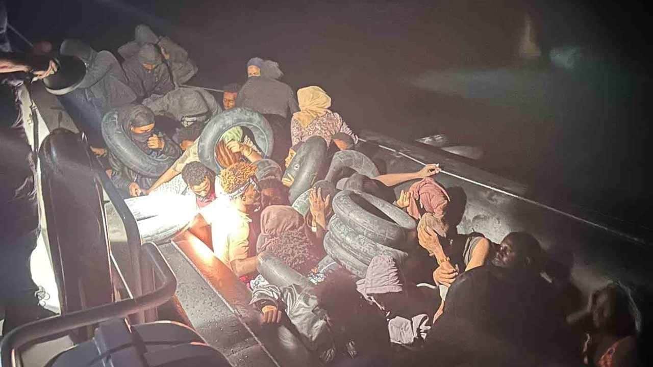 Kaçak göçmenler gözetleme aracına yakalandı