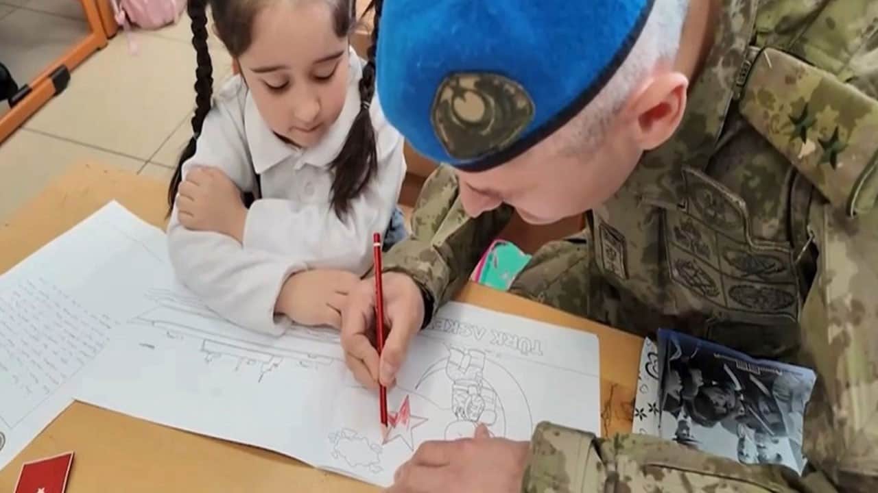'Kahramanım Mehmetçik ve Vatan'| Öğrenciler çizdi sıra oylamada