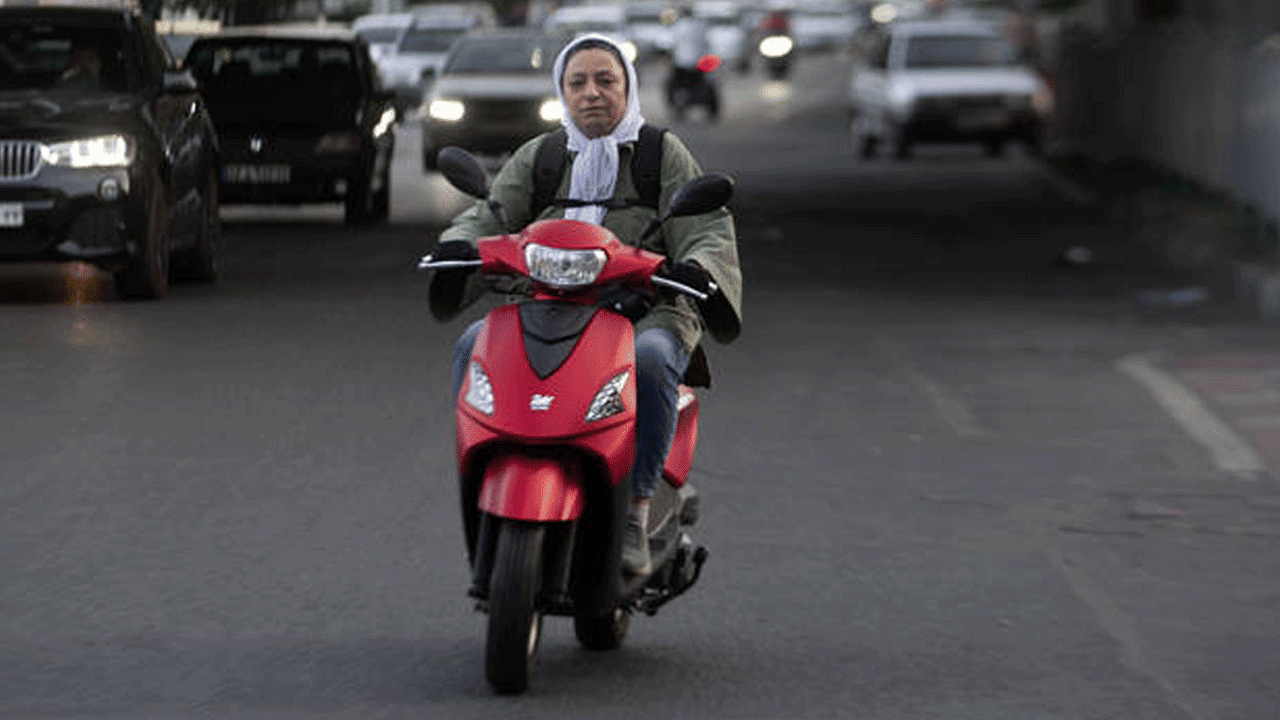 Karar yürürlüğe girdi: İran’da kadınlar artık motosiklet kullanabilecek