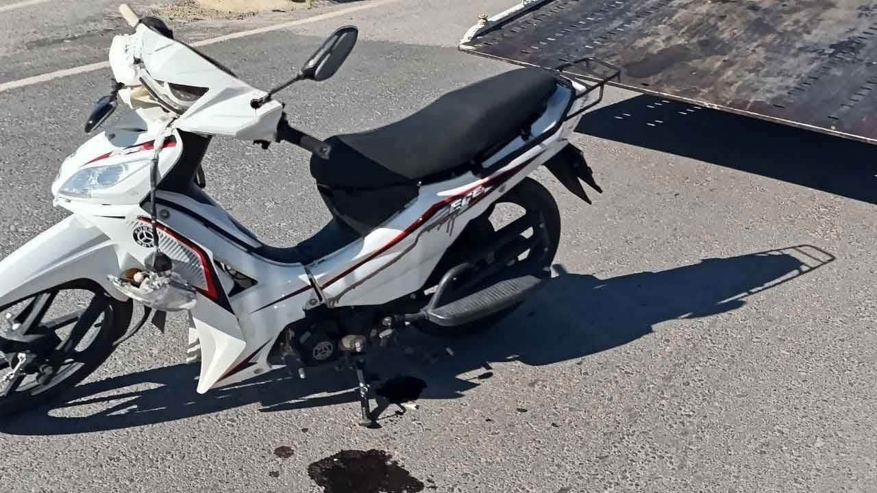 Kavşakta can pazarı! Konya'da otomobille çarpışan motosikletli yaşam mücadelesi veriyor!