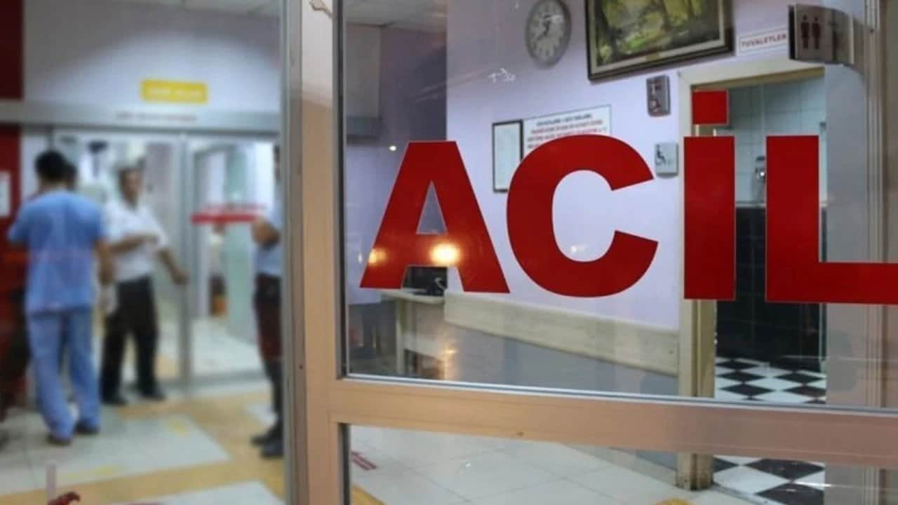 Kıskançlık kavgasında erkek arkadaşını boğazından bıçakladı