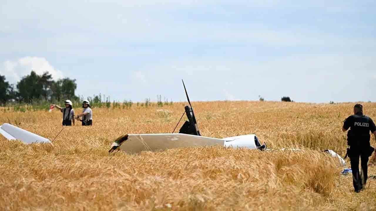 Küçük uçak tarlaya çakıldı: Pilot ve yolcu hayatını kaybetti