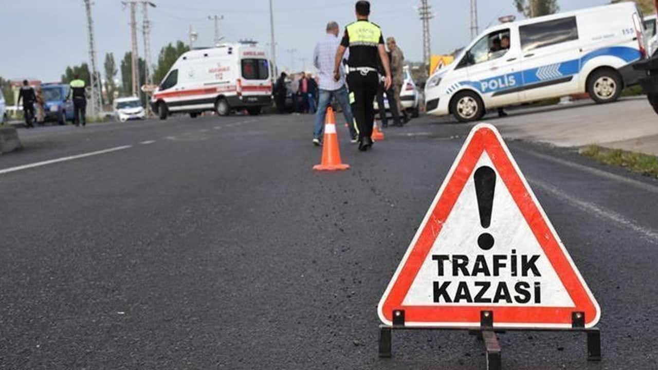 Malatya’da feci kaza! Minibüs ile otomobil çarpıştı!
