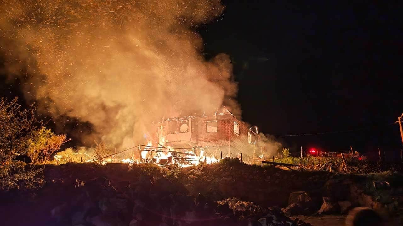 Manisa’da müstakil evde yangın! 1 kişi dumandan etkilendi