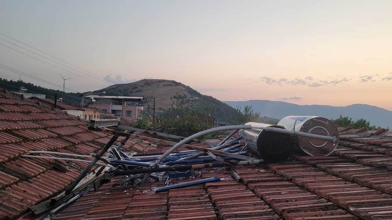 Manisa’da sağanak ve fırtına hayatı olumsuz etkiledi