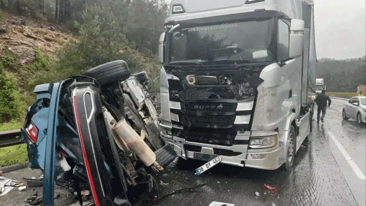 Mersin'de zincirleme kaza: Ölü ve yaralılar var!