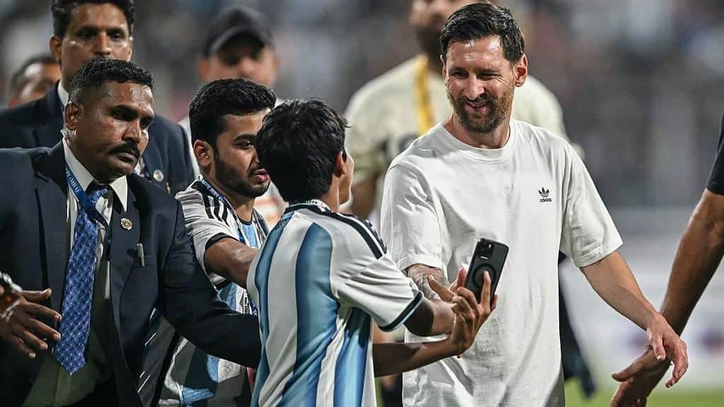 Messi ile tokalaşma 470 bin, özel görüşme 5 milyon lira: Organizatör gözaltında! Dudak uçuklatan hediye...