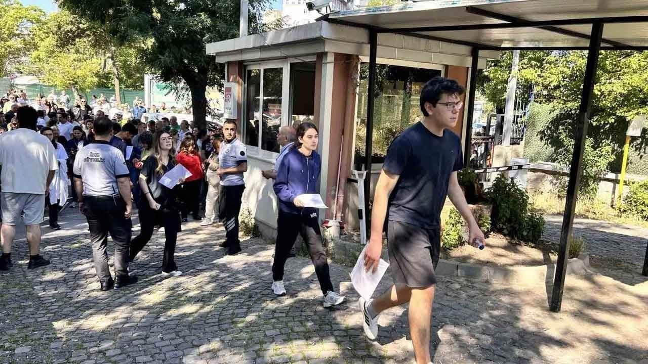 Milyonların gözü bu sınavda! YKS maratonunda son perde YDT ile başladı!
