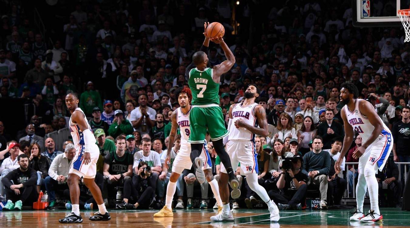 NBA’de bir takım daha konferans yarı finaline yükseldi
