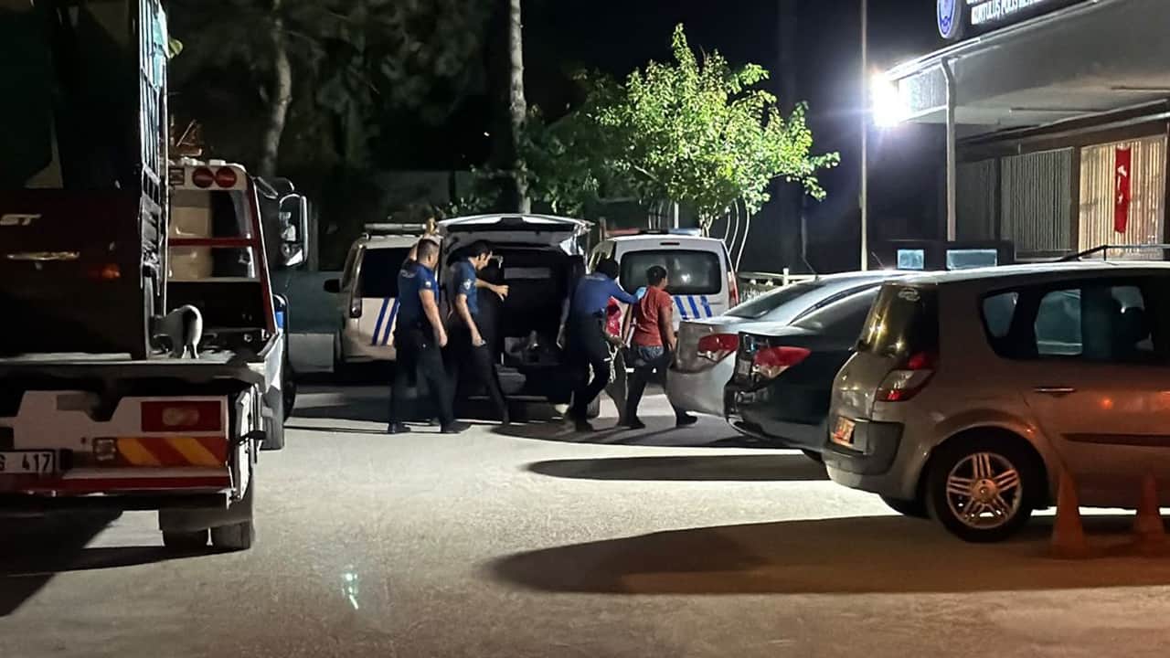 Okul inşaatından 500 bin liralık malzeme çalan 2 şüpheli, yakalandı