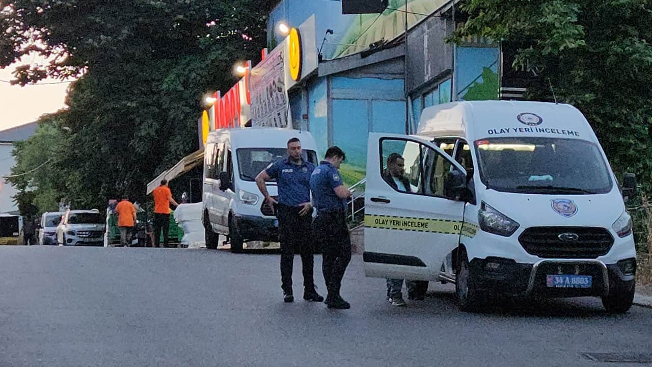 Özel okul sahibi, müdürü kulağından vurup kaçtı