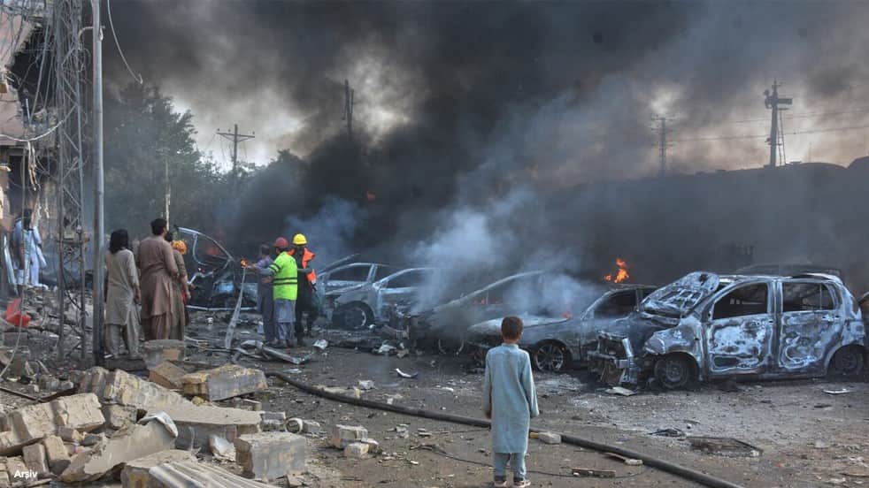 Pakistan'da bombalı saldırı: Ölü ve yaralılar var