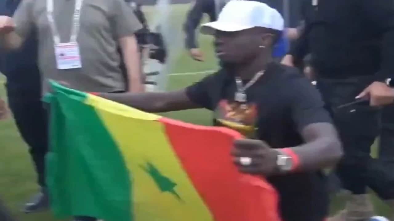 Polis PKK paçavrası sandı! Amedspor kutlamasında Senegal bayrağı kriz çıkardı