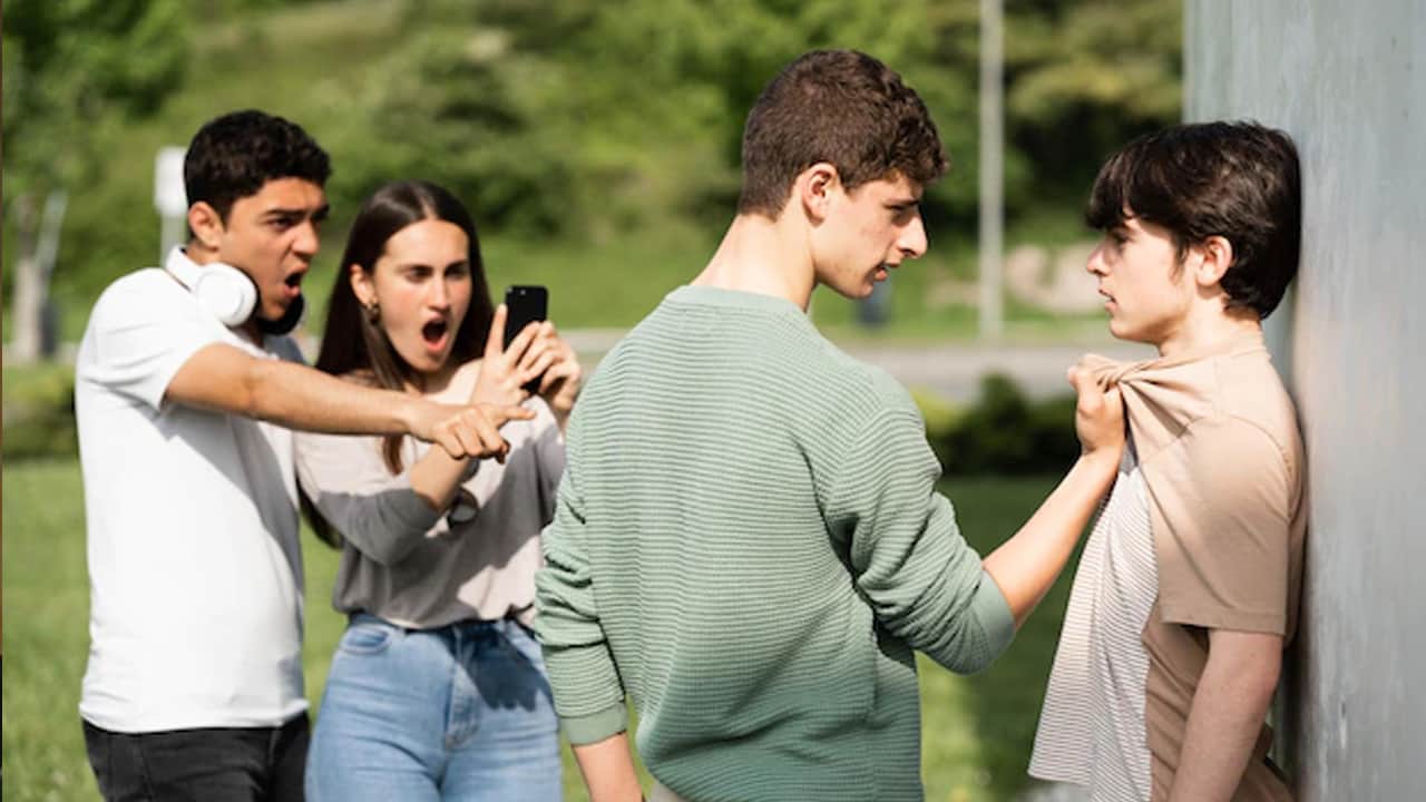 RTÜK'ten sert müdahale gerekli: Diziler akran zorbalığını ve çeteleşmeyi besliyor