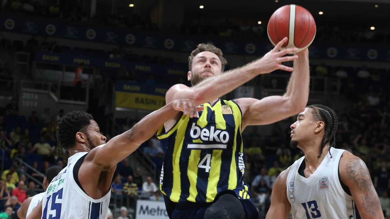 Sarı-lacivertliler 2-0 öne geçti! Fenerbahçe Beko son nefeste kazandı