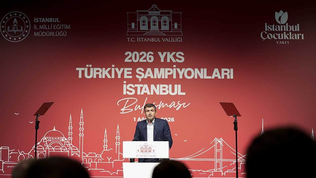 Selçuk Bayraktar bir kez daha gönülleri fethetti! YKS Şampiyonlarına müthiş tavsiye